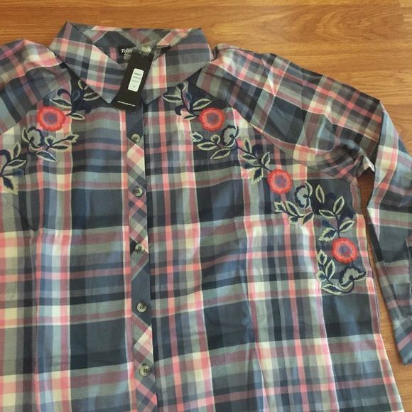 Tolani Collection Estrella 2x Embroidered Top - Picture 3 of 7